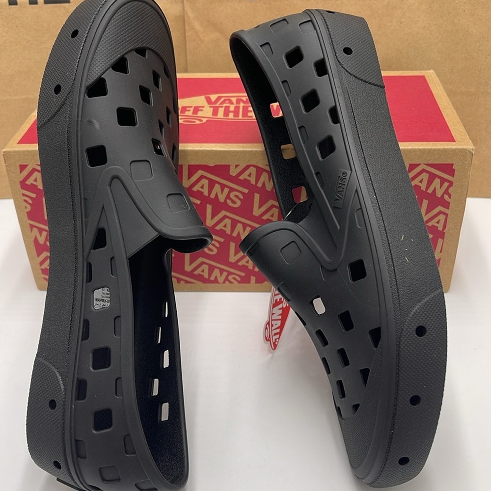 Vans Women’s Slip-On Trk Black
VN0A5HF8BLK
Sneakerss Crocs - Picture 12 of 16